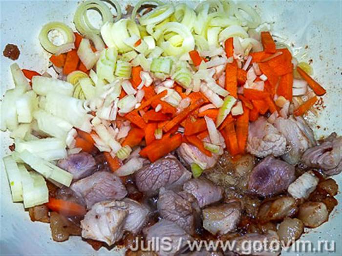Пшоняна каша з м'ясом і шкварками